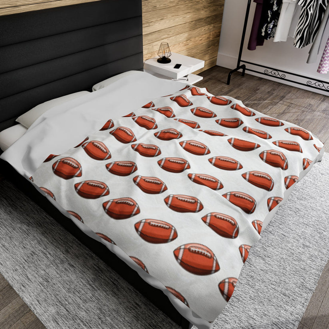 FUNSTUFFPRINT White Footballs Velveteen Plush Blanket