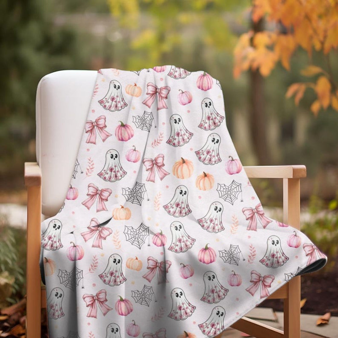FUNSTUFFPRINT Preppy Aesthetic Ghost Blanket | Pink Velveteen Halloween Spooky Season Throw | Halloween Room Decor Gift | Cozy Halloween Dorm Decor
