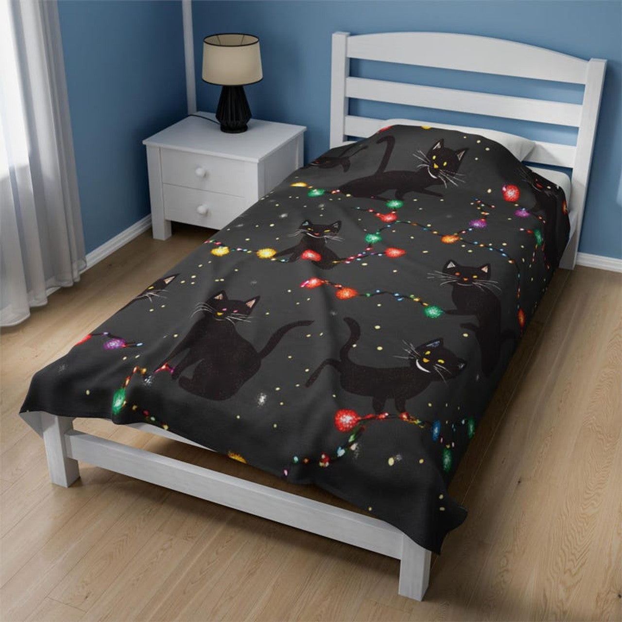FUNSTUFFPRINT Cozy Black Christmas Cat Throw Blanket, Fleece Bedding with Christmas Lights, Cute Gothic Holiday Decor