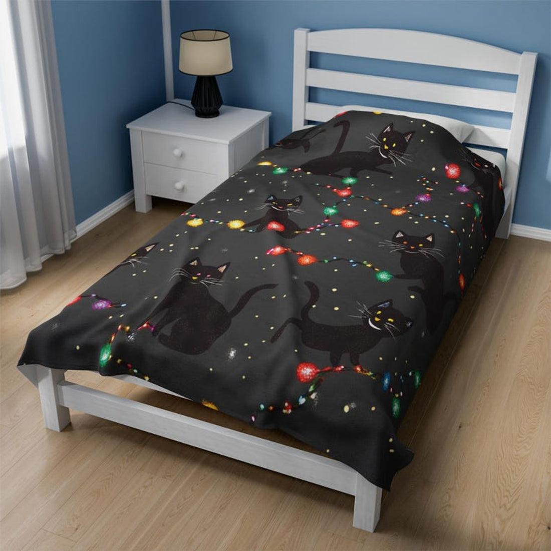 FUNSTUFFPRINT Cozy Black Christmas Cat Throw Blanket, Fleece Bedding with Christmas Lights, Cute Gothic Holiday Decor