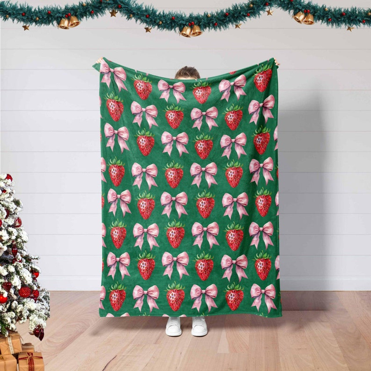 FUNSTUFFPRINT Christmas Coquette Blanket, Christmas Strawberry Bedding Decor,Merry Christmas,Kids Christmas Blanket,Winter Season,Family Christmas Blanket